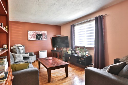 Salon - 5485 Av. Trudeau, Longueuil (Saint-Hubert), QC - Indoor Photo Showing Living Room