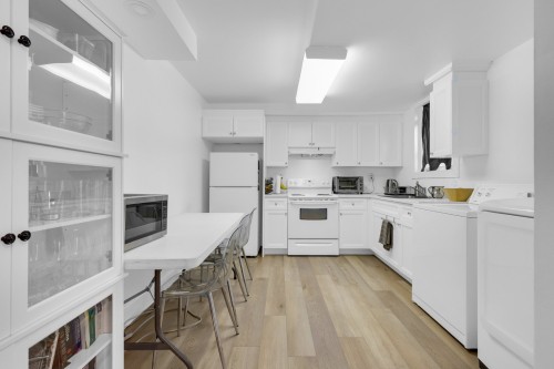 Cuisine - 5725A Av. Lockwood, Côte-Saint-Luc, QC - Indoor