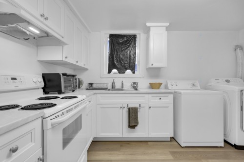 Cuisine - 5725A Av. Lockwood, Côte-Saint-Luc, QC - Indoor Photo Showing Other Room