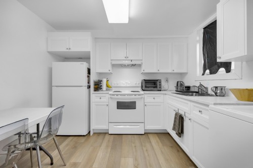 Cuisine - 5725A Av. Lockwood, Côte-Saint-Luc, QC - Indoor Photo Showing Kitchen