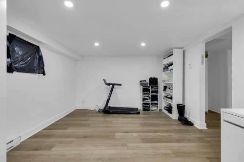 Salon - 5725A Av. Lockwood, Côte-Saint-Luc, QC - Indoor Photo Showing Gym Room