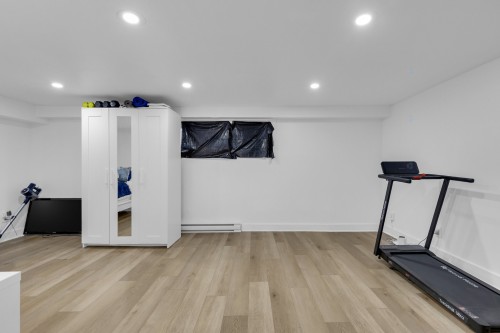 Salon - 5725A Av. Lockwood, Côte-Saint-Luc, QC - Indoor Photo Showing Gym Room