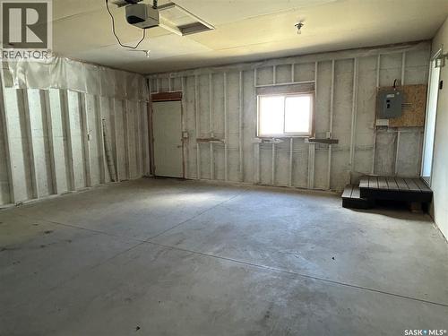 7 2004 Alice Road, Estevan, SK - Indoor