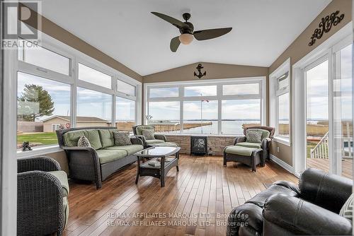 6576 Tree Haven Road, South Glengarry, ON - Indoor Photo Showing Living Room
