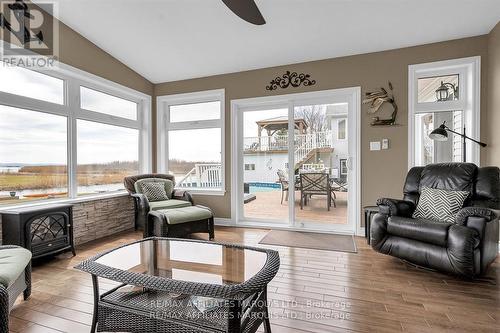 6576 Tree Haven Road, South Glengarry, ON - Indoor Photo Showing Living Room