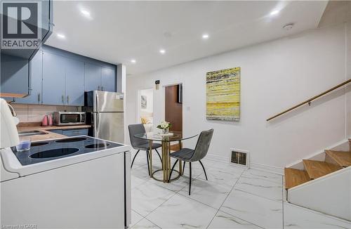 182 Avalon Place, Kitchener, ON - Indoor Photo Showing Kitchen