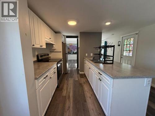 60-986 Range Road, Whitehorse, YT - Indoor Photo Showing Kitchen With Double Sink