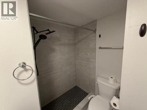 60-986 Range Road, Whitehorse, YT - Indoor Photo Showing Bathroom