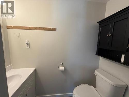 60-986 Range Road, Whitehorse, YT - Indoor Photo Showing Bathroom