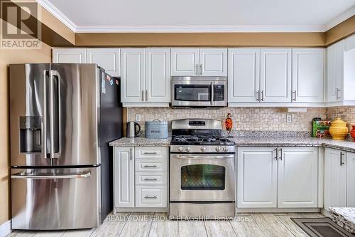 5846 Tenth Line W, Mississauga, ON - Indoor Photo Showing Kitchen With Upgraded Kitchen