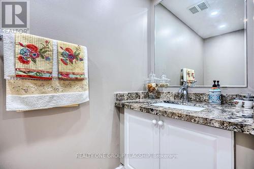 5846 Tenth Line W, Mississauga, ON - Indoor Photo Showing Bathroom