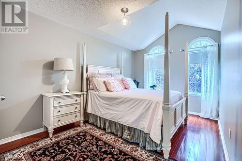5846 Tenth Line W, Mississauga, ON - Indoor Photo Showing Bedroom