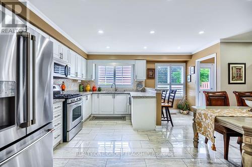 5846 Tenth Line W, Mississauga, ON - Indoor Photo Showing Kitchen With Upgraded Kitchen