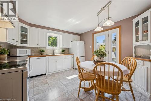 88 Manor Drive, Kitchener, ON - Indoor Photo Showing Dining Room