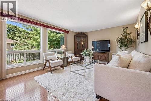 88 Manor Drive, Kitchener, ON - Indoor Photo Showing Living Room