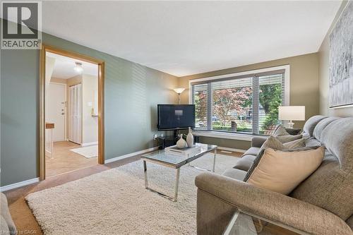 88 Manor Drive, Kitchener, ON - Indoor Photo Showing Living Room