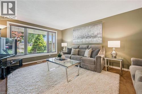 88 Manor Drive, Kitchener, ON - Indoor Photo Showing Living Room
