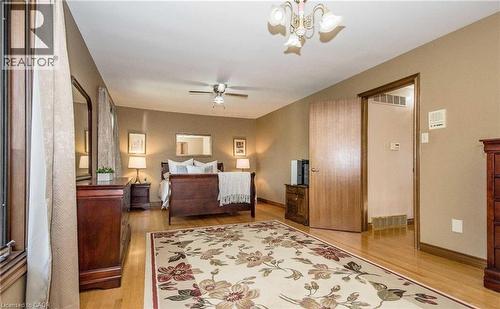 Hardwood flooring throughout, with a ceiling fan and an overhead chandelier light fixture - 28 Walnut Drive, Guelph, ON - Indoor