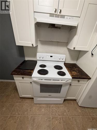 1819 C Avenue N, Saskatoon, SK - Indoor Photo Showing Kitchen
