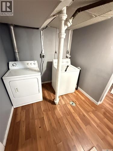 1819 C Avenue N, Saskatoon, SK - Indoor Photo Showing Laundry Room