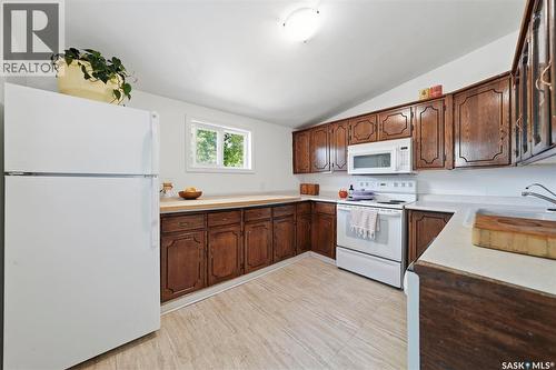 611 J Avenue S, Saskatoon, SK - Indoor Photo Showing Kitchen