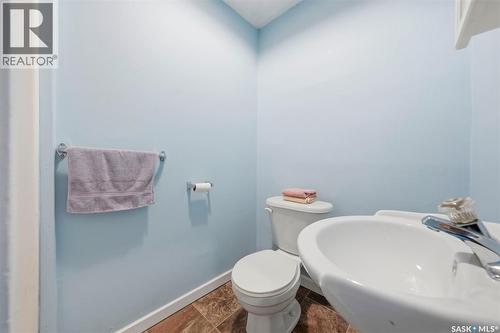 611 J Avenue S, Saskatoon, SK - Indoor Photo Showing Bathroom