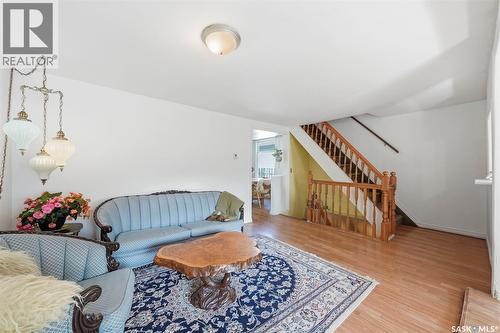 611 J Avenue S, Saskatoon, SK - Indoor Photo Showing Living Room