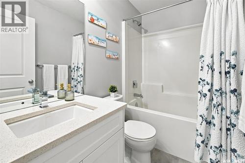 143 Barrett Street, Saskatoon, SK - Indoor Photo Showing Bathroom