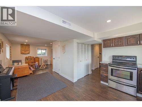 9211 6 Highway, Coldstream, BC - Indoor Photo Showing Kitchen