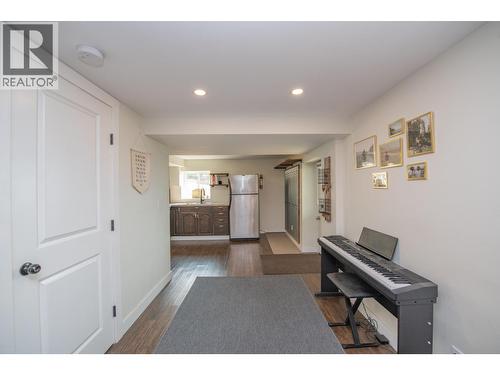 9211 6 Highway, Coldstream, BC - Indoor Photo Showing Other Room
