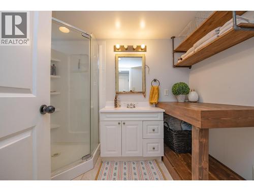 9211 6 Highway, Coldstream, BC - Indoor Photo Showing Bathroom