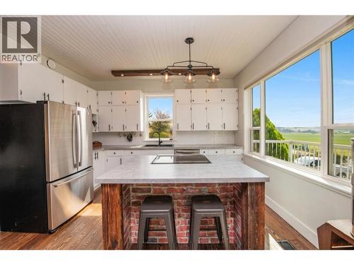 9211 6 Highway, Coldstream, BC - Indoor Photo Showing Kitchen