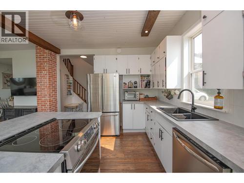 9211 6 Highway, Coldstream, BC - Indoor Photo Showing Kitchen With Double Sink With Upgraded Kitchen