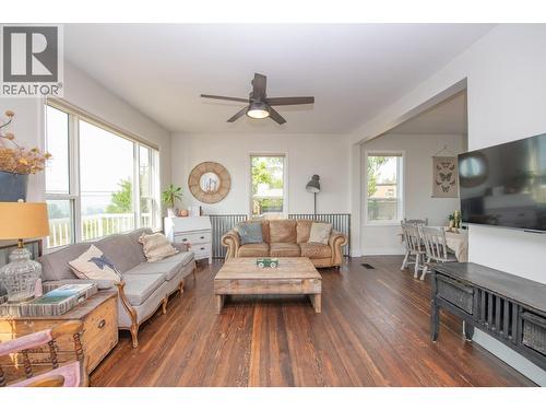 9211 6 Highway, Coldstream, BC - Indoor Photo Showing Living Room