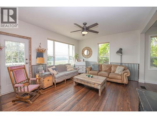 9211 6 Highway, Coldstream, BC - Indoor Photo Showing Living Room