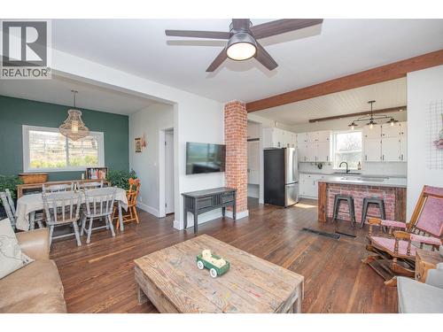 9211 6 Highway, Coldstream, BC - Indoor Photo Showing Living Room