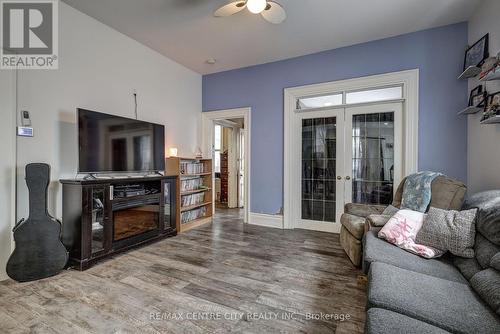 88 Flora Street, St. Thomas, ON - Indoor Photo Showing Living Room
