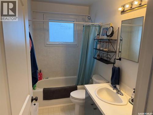 407 5Th Street E, Wynyard, SK - Indoor Photo Showing Bathroom