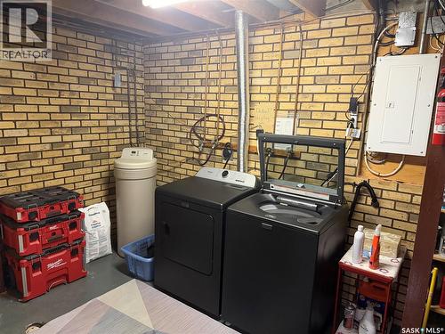 407 5Th Street E, Wynyard, SK - Indoor Photo Showing Laundry Room