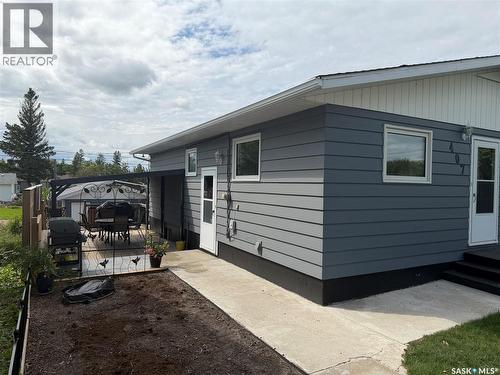 407 5Th Street E, Wynyard, SK - Outdoor