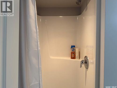 407 5Th Street E, Wynyard, SK - Indoor Photo Showing Bathroom