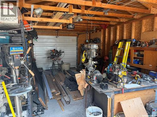407 5Th Street E, Wynyard, SK - Indoor Photo Showing Garage