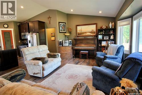 300 7Th Street, Vonda, SK - Indoor Photo Showing Living Room