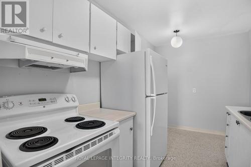 606 - 2000 Jasmine Crescent, Ottawa, ON - Indoor Photo Showing Kitchen
