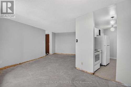 606 - 2000 Jasmine Crescent, Ottawa, ON - Indoor