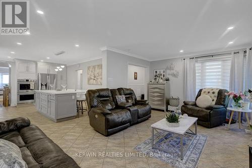 1978 Arch Street, Ottawa, ON - Indoor Photo Showing Living Room