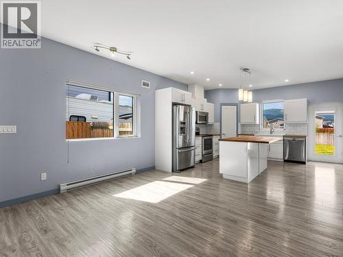 80 Iskoot Crescent, Whitehorse, YT - Indoor Photo Showing Kitchen