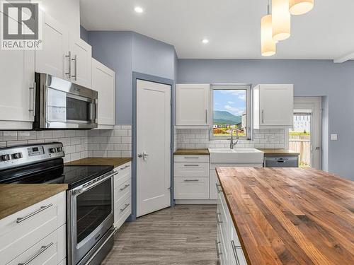 80 Iskoot Crescent, Whitehorse, YT - Indoor Photo Showing Kitchen With Upgraded Kitchen