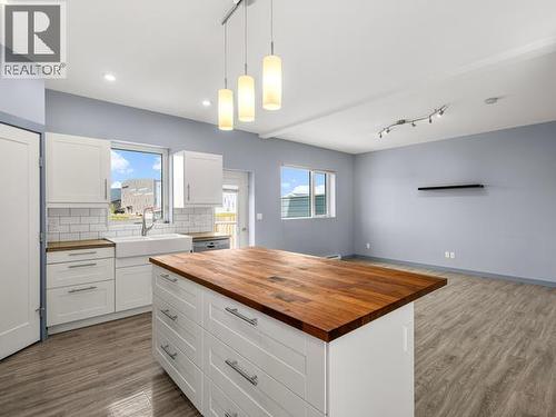 80 Iskoot Crescent, Whitehorse, YT - Indoor Photo Showing Kitchen