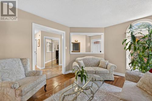 1 Plummer Road, Caledon, ON - Indoor Photo Showing Living Room